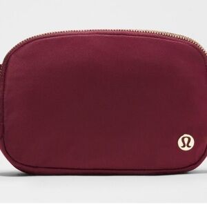 Everywhere Belt Bag 1L
Wordmark